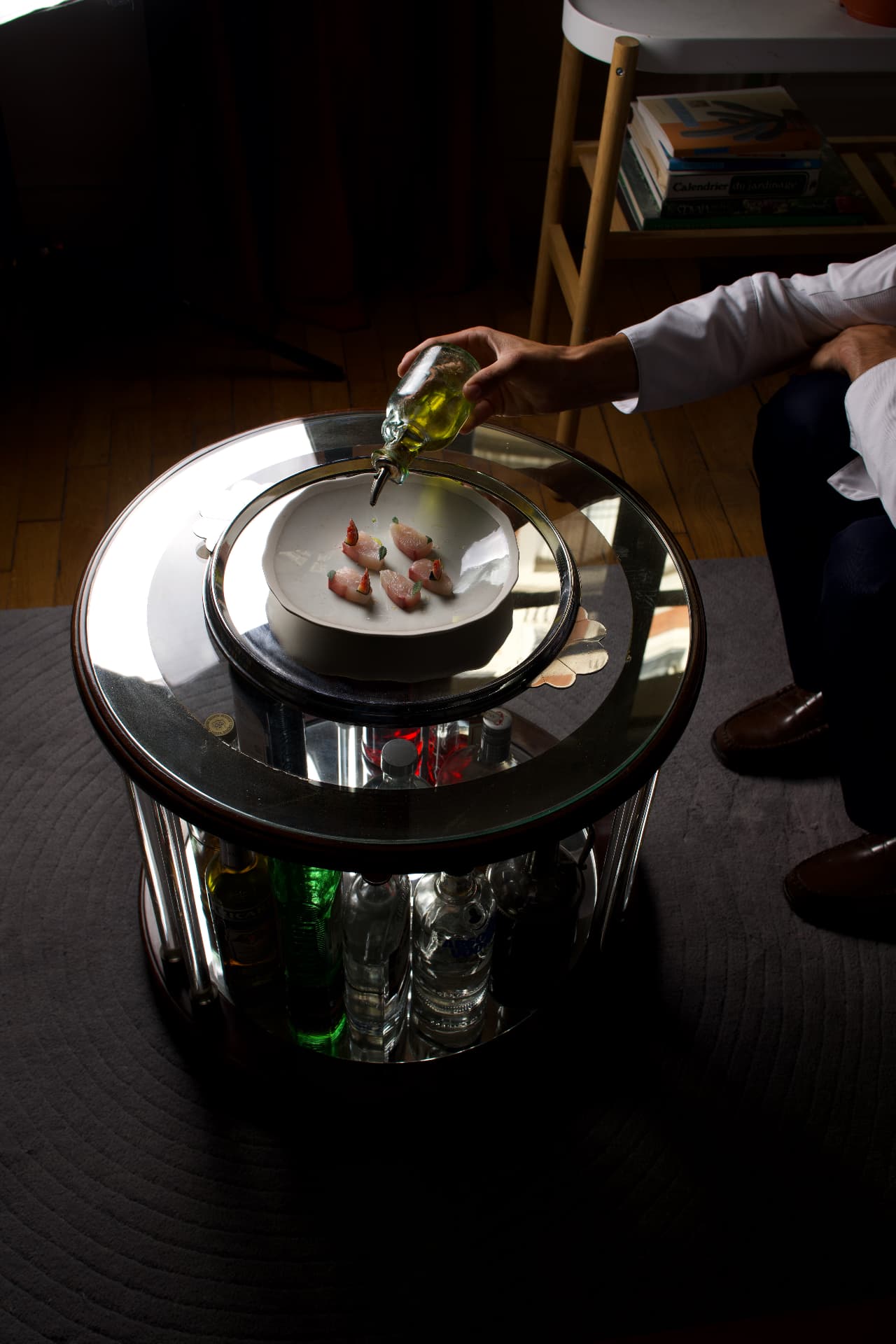 Dressage d'un plat sur la table basse